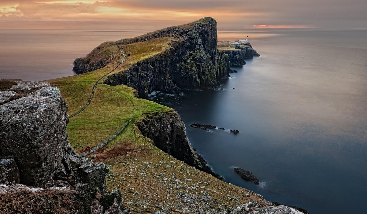 Navigating Coastal Paths with Map and Compass